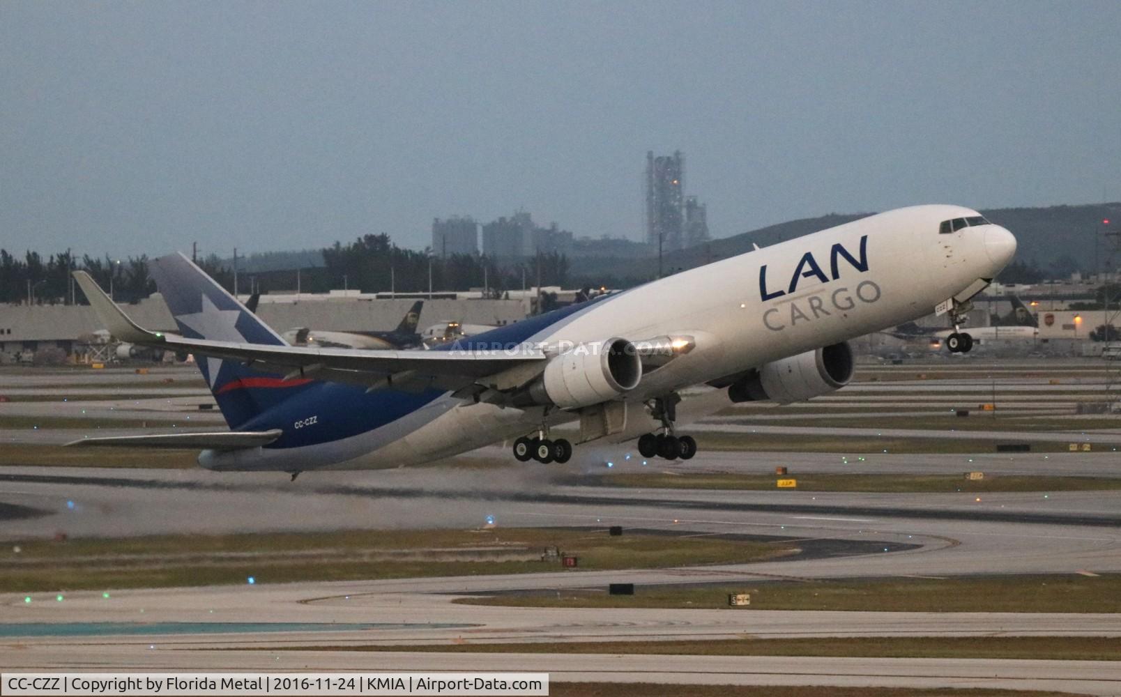 CC-CZZ, 1998 Boeing 767-316F/ER C/N 25756, LAN 767-300 zx
