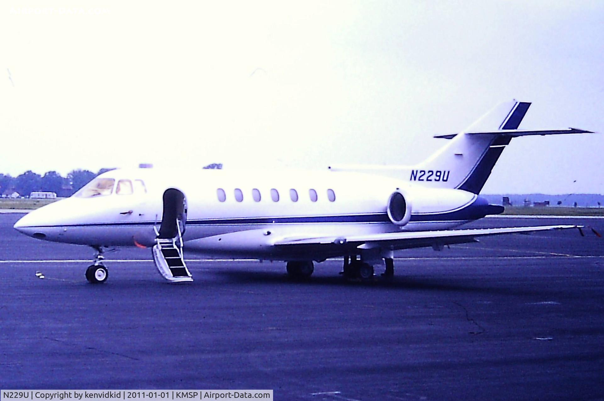 N229U, 1991 British Aerospace BAE125 HAWKER 1000A C/N 259009, At Minneapolis St Paul (MSP) 1993.