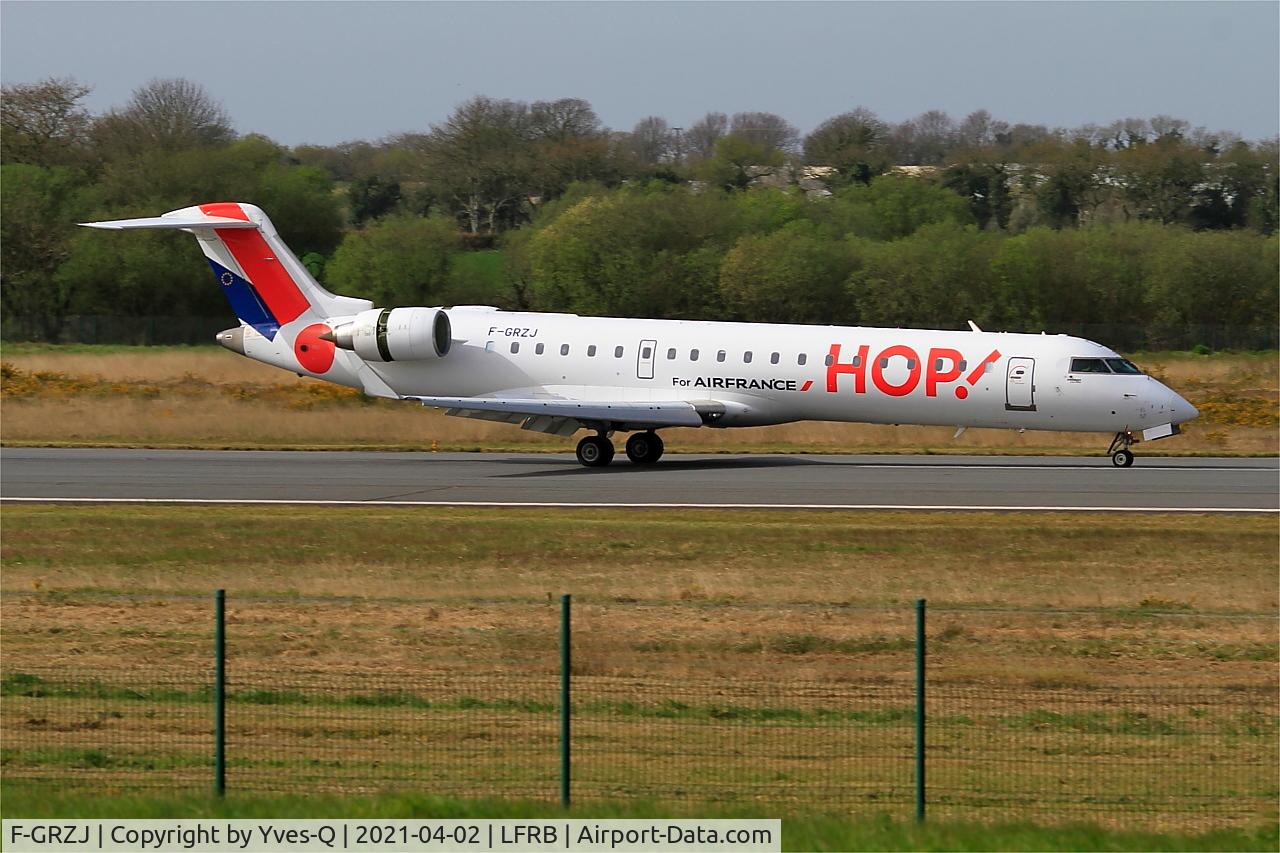F-GRZJ, Canadair CRJ-702 (CL-600-2C10) Regional Jet C/N 10096, Canadair Regional Jet CRJ-702, Landing rwy 07R, Brest-Guipavas Airport (LFRB-BES)