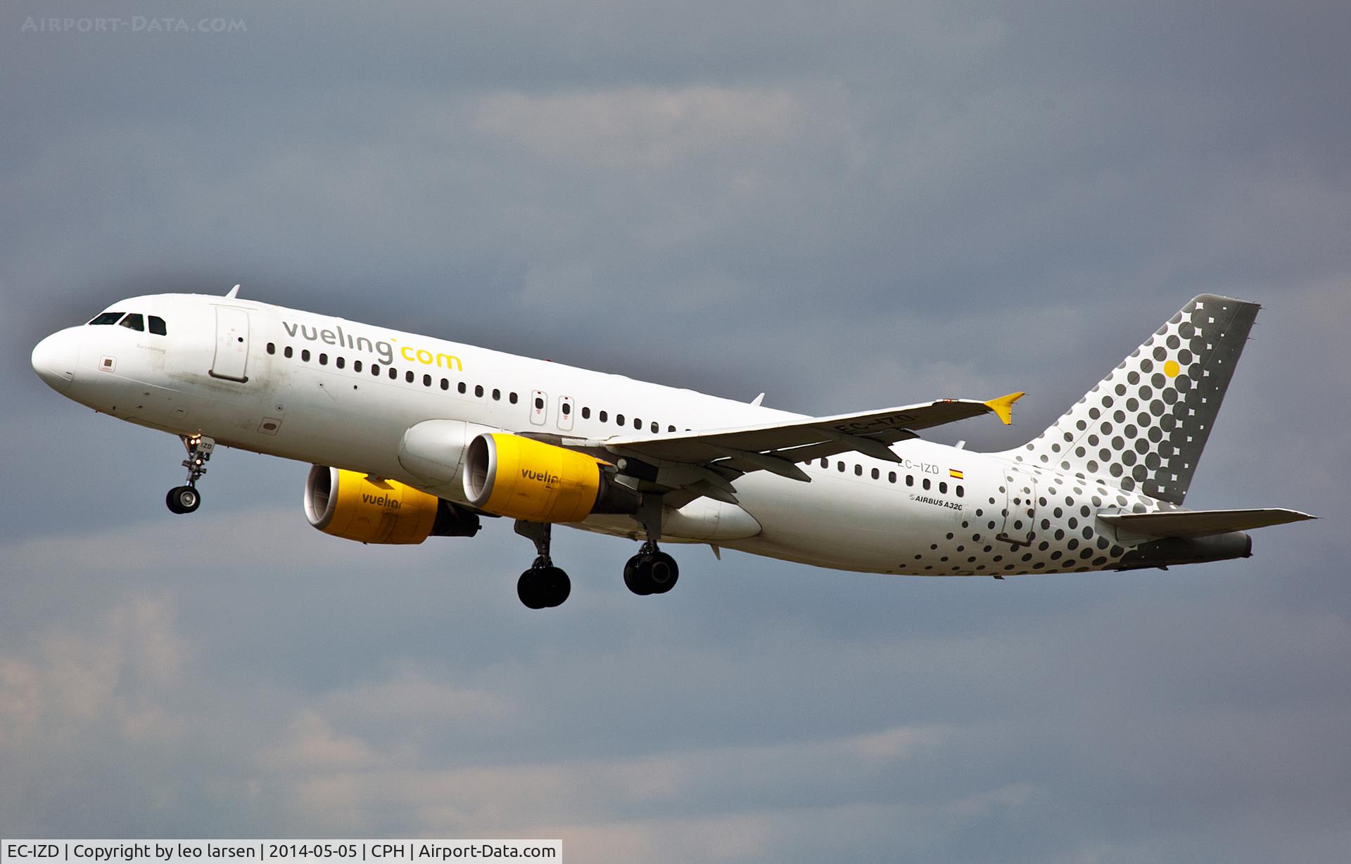 EC-IZD, 2004 Airbus A320-214 C/N 2207, Copenhagen 5.5.2014