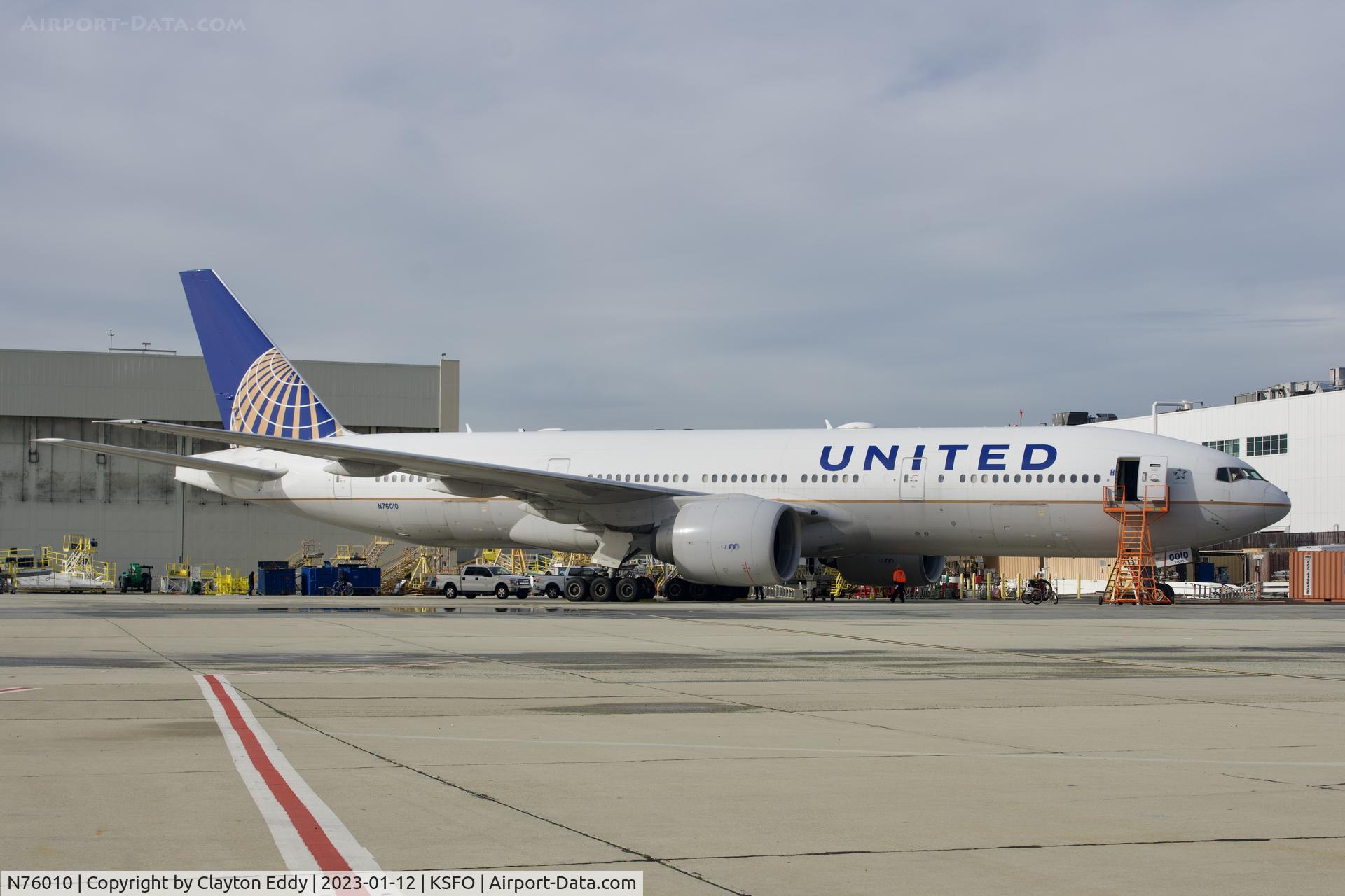 N76010, 1999 Boeing 777-224/ER C/N 29480, SFO 2023.