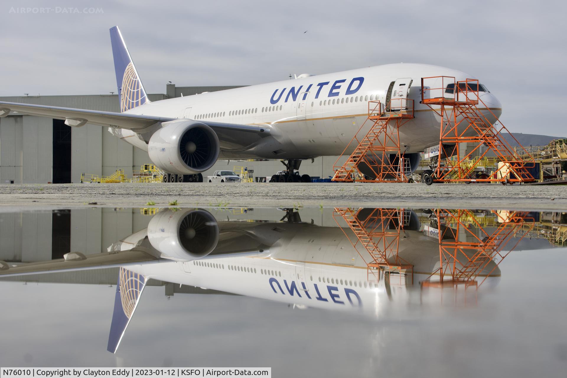N76010, 1999 Boeing 777-224/ER C/N 29480, SFO 2023.