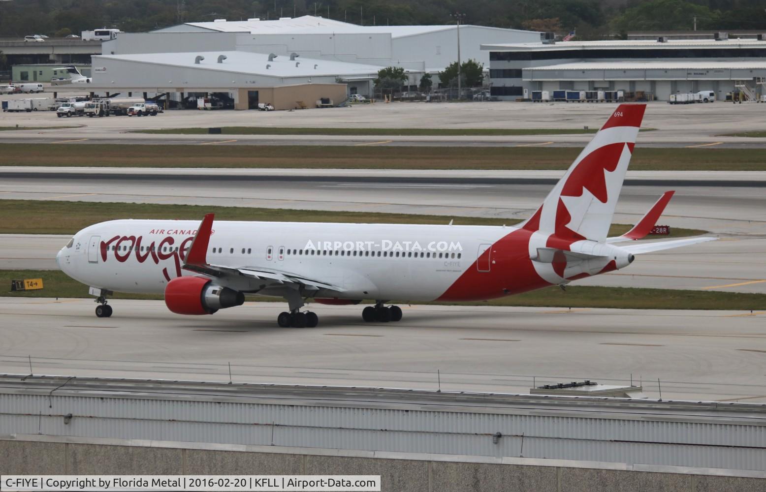 C-FIYE, 2002 Boeing 767-33A/ER C/N 33422, Rouge 767-300 zx