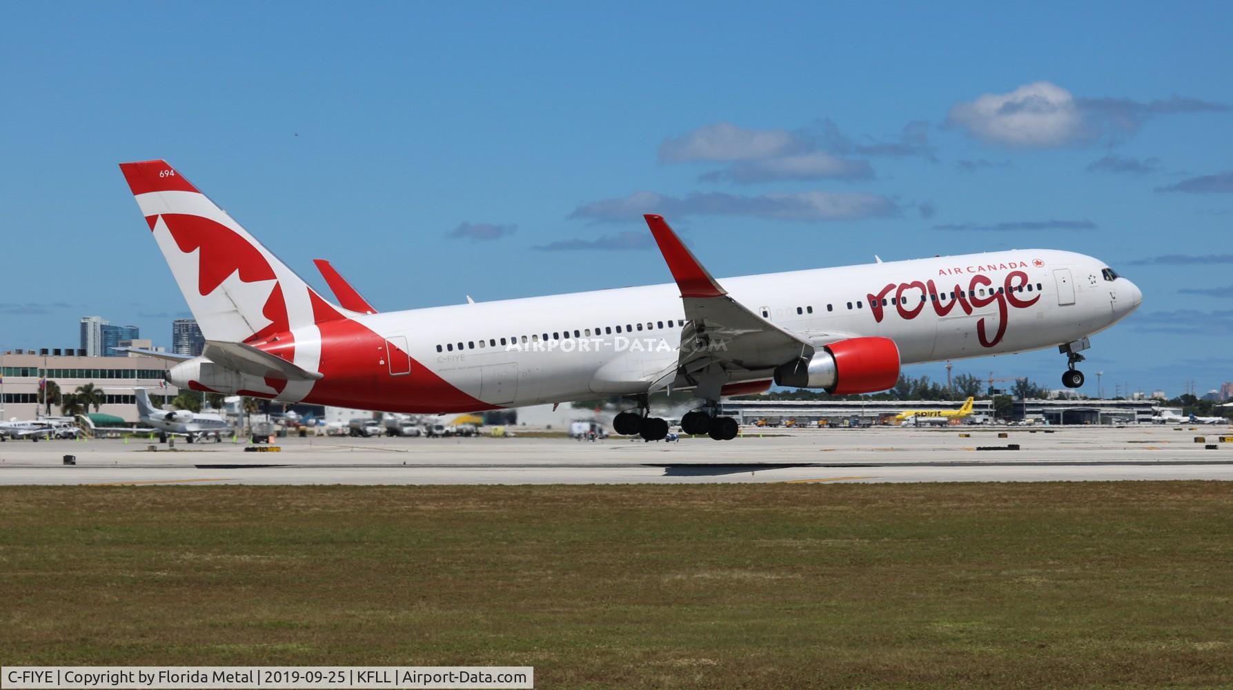 C-FIYE, 2002 Boeing 767-33A/ER C/N 33422, Rouge 767-300 zx
