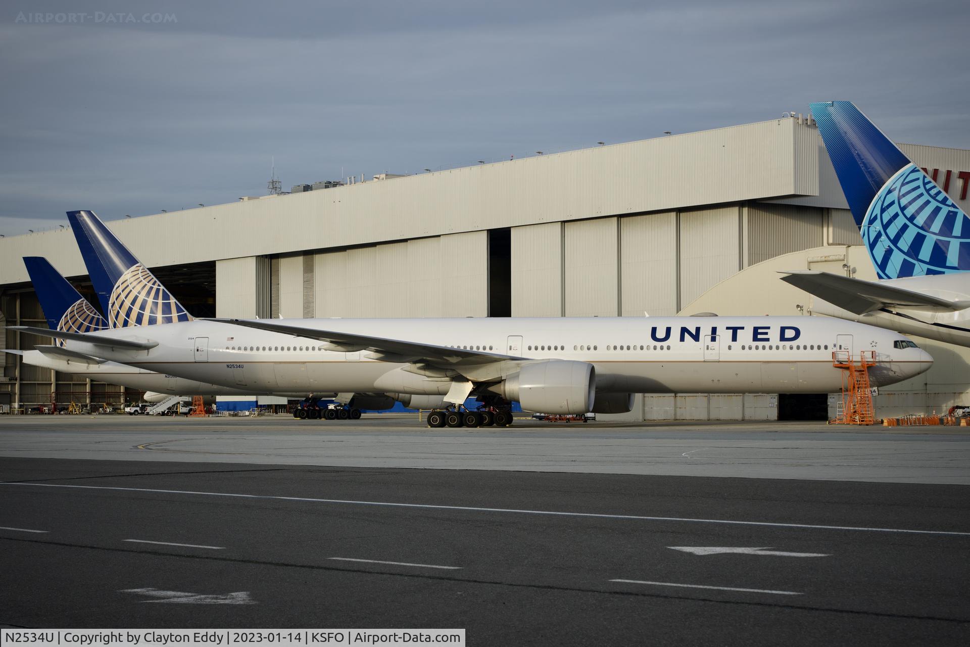 N2534U, 2017 Boeing 777-300/ER C/N 62645, SFO 2023.