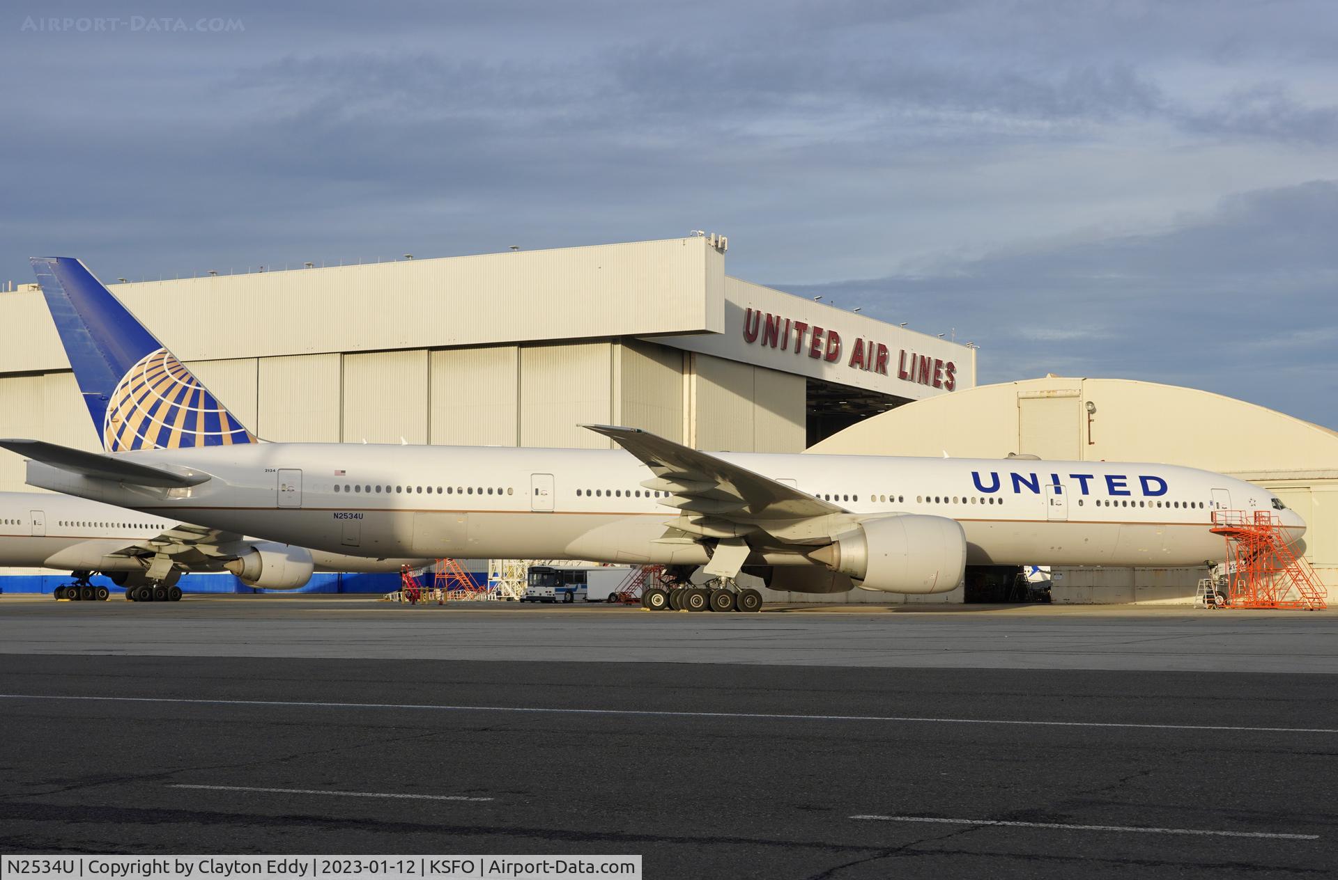 N2534U, 2017 Boeing 777-300/ER C/N 62645, SFO 2023.