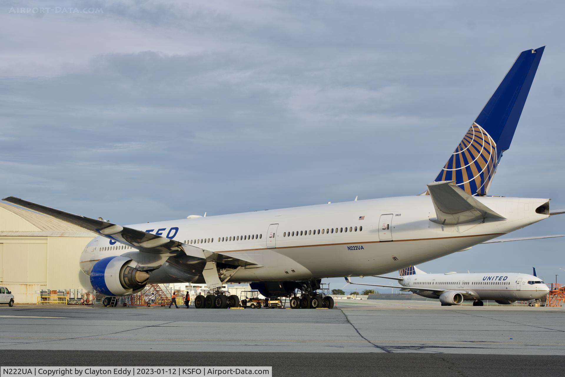 N222UA, 2001 Boeing 777-222 C/N 30553, SFO 2023.