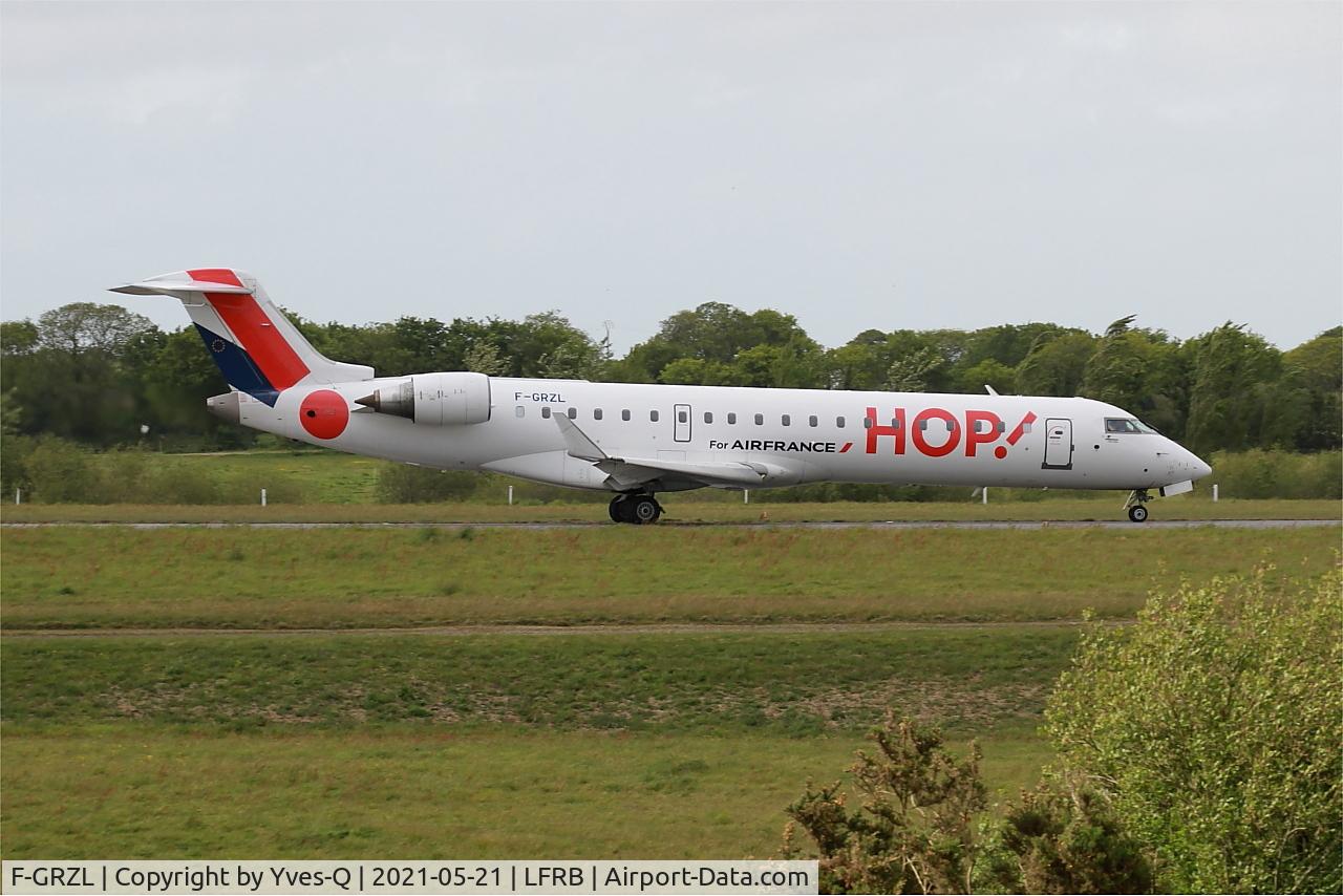 F-GRZL, 2006 Bombardier CRJ-700 (CL-600-2C10) Regional Jet C/N 10245, Bombardier CRJ-700, Taxiing rwy 25L, Brest-Bretagne Airport (LFRB-BES)