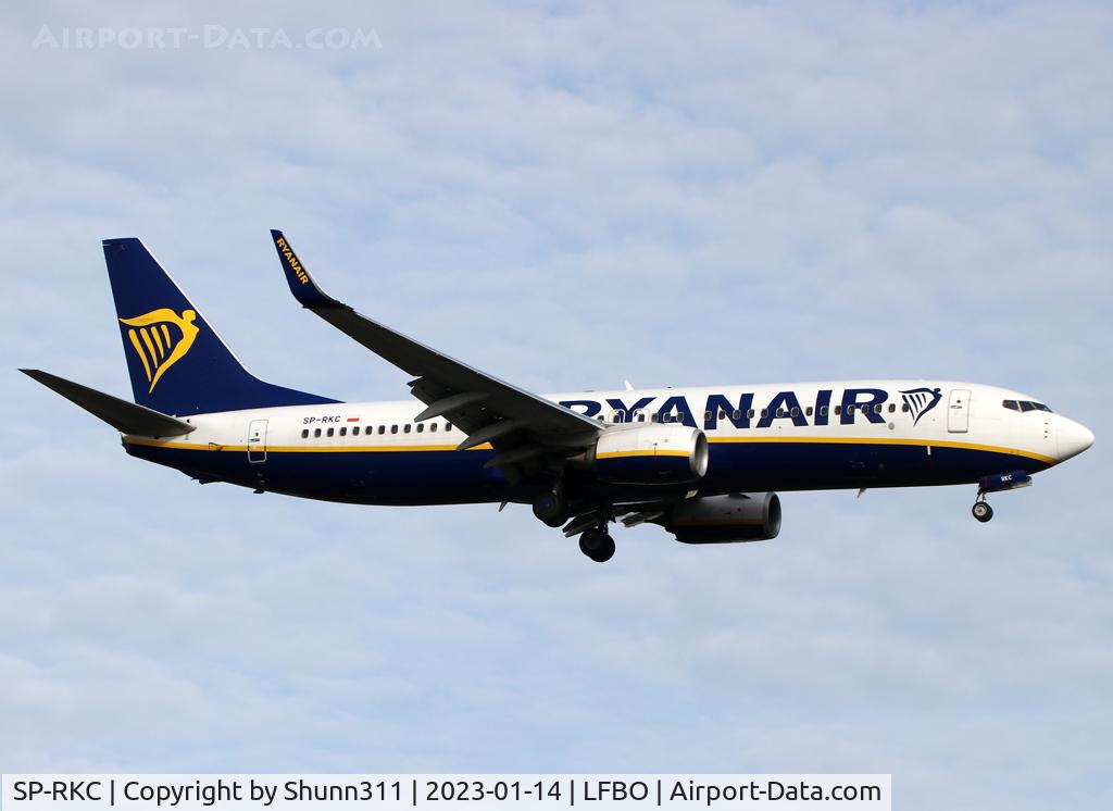 SP-RKC, 2016 Boeing 737-8AS C/N 44738, Landing rwy 14L
