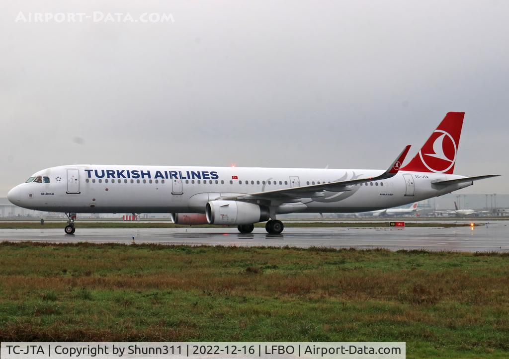 TC-JTA, 2015 Airbus A321-231 C/N 6781, Taxiing to the Terminal after landing...