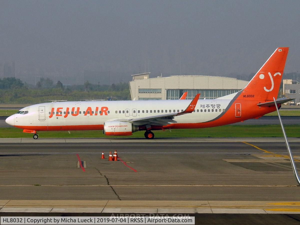 HL8032, 2010 Boeing 737-8GJ C/N 36367, At Gimpo