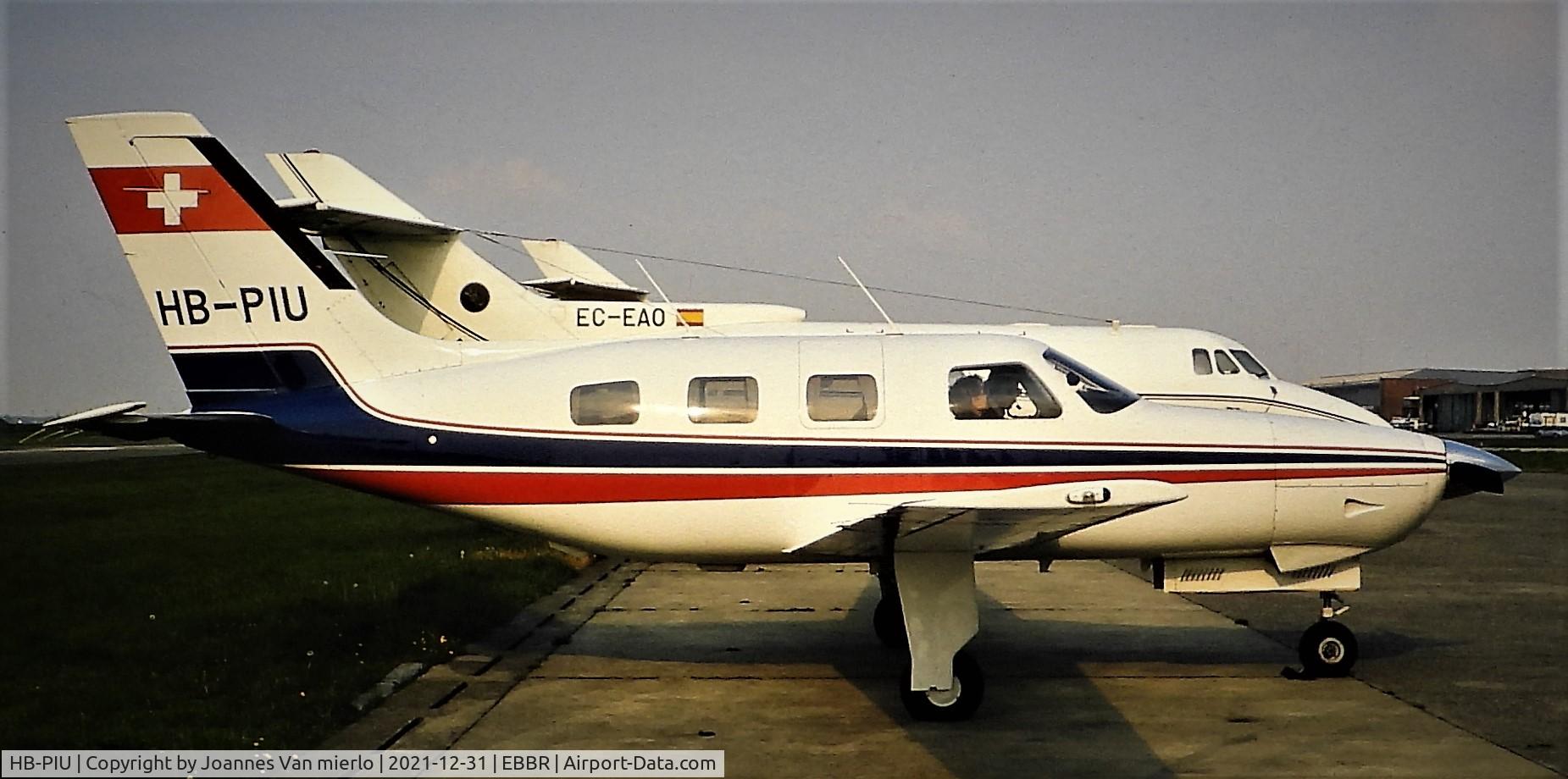 HB-PIU, 1986 Piper PA-46-310P Malibu C/N 46-8608047, Slide scan