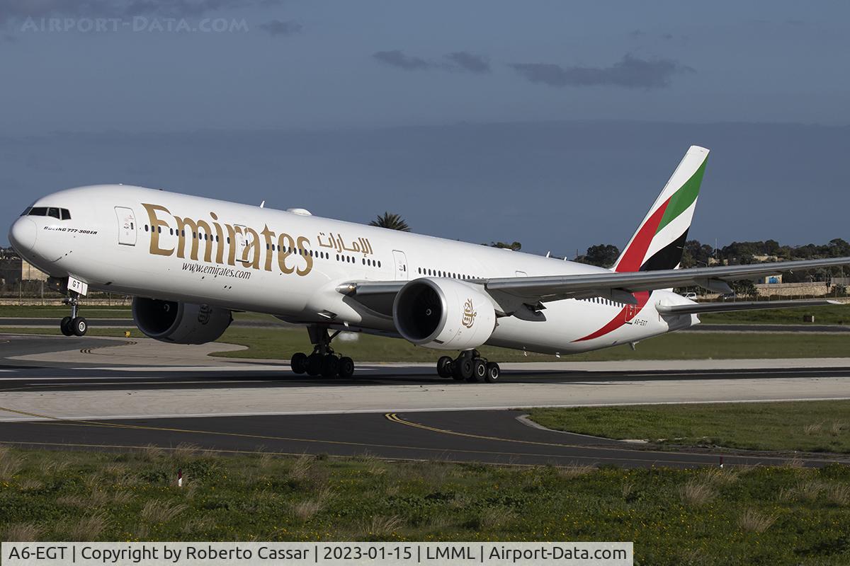 A6-EGT, 2012 Boeing 777-31H/ER C/N 35600, Runway 31