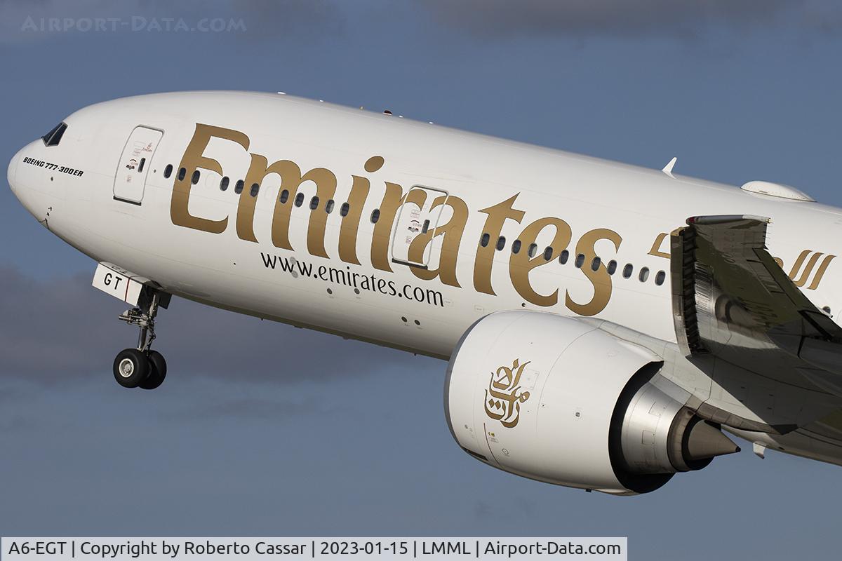 A6-EGT, 2012 Boeing 777-31H/ER C/N 35600, Runway 31
