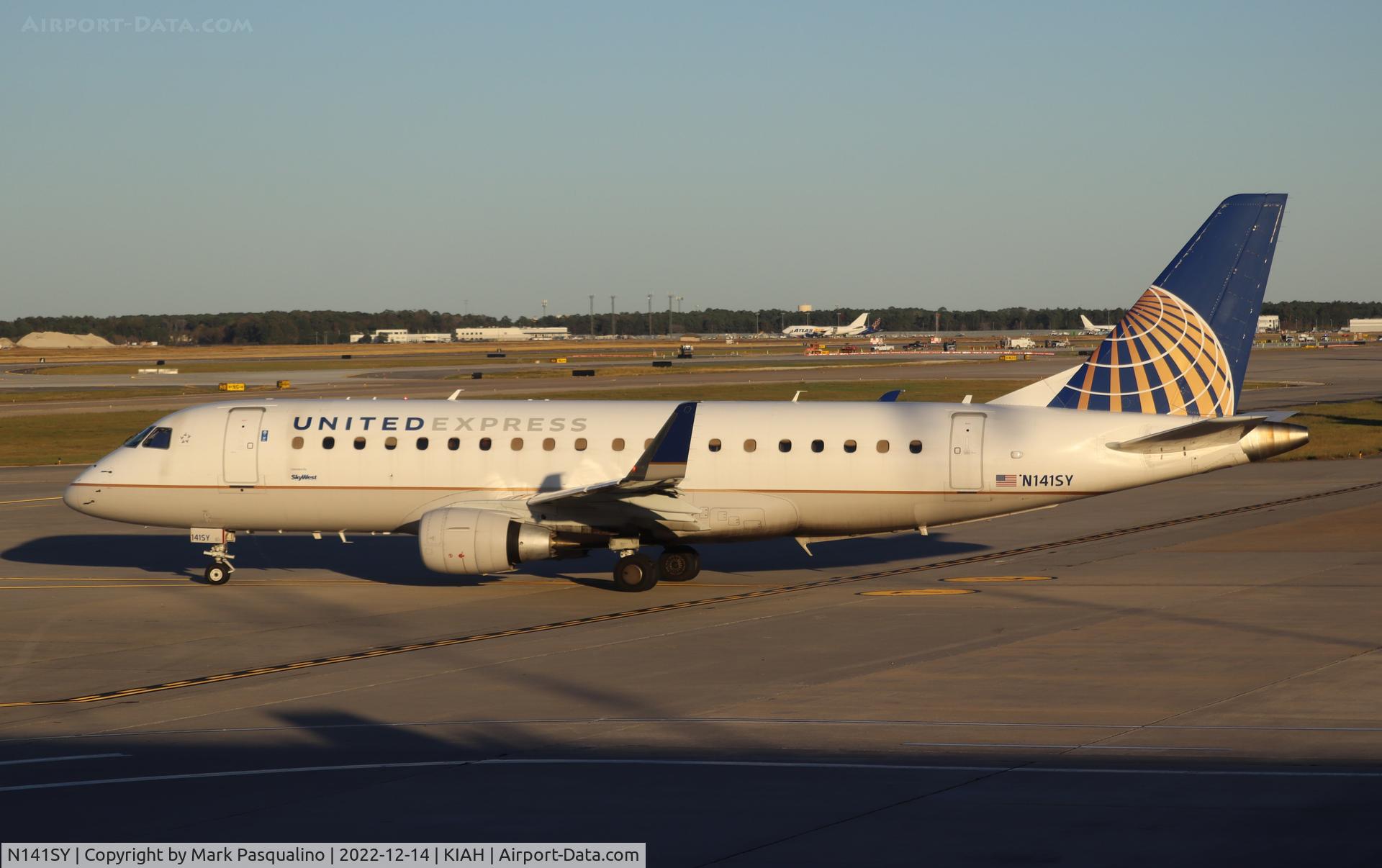 N141SY, 2015 Embraer 175LR (ERJ-170-200LR) C/N 17000472, ERJ-170-200LR