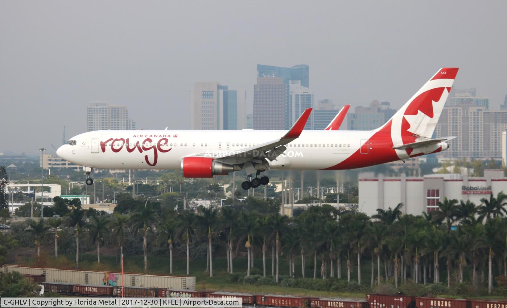 C-GHLV, 2001 Boeing 767-333 C/N 30852, Rouge 767-300 zx