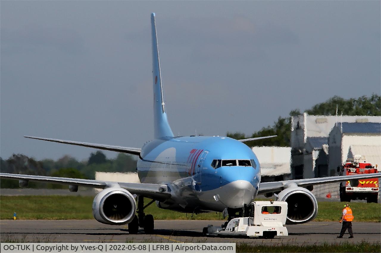 OO-TUK, 2011 Boeing 737-86J C/N 36119, Boeing 737-86J, Push back, Brest-Bretagne airport (LFRB-BES)