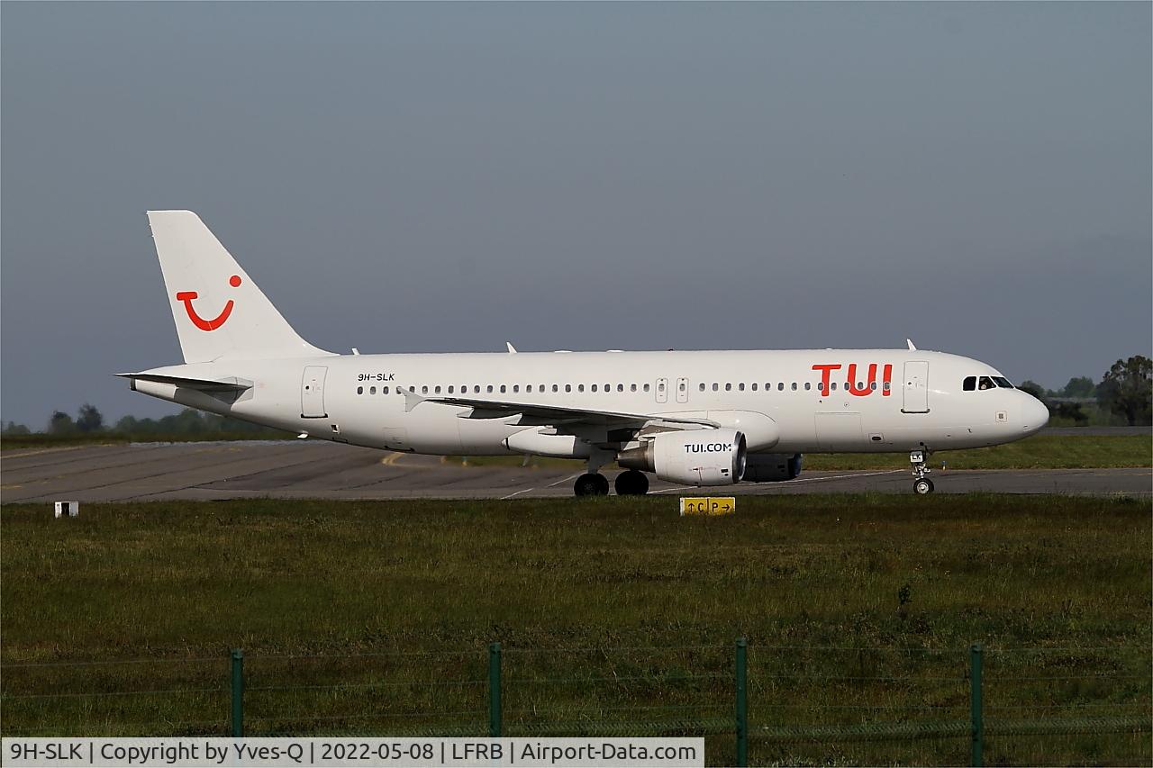 9H-SLK, 2002 Airbus A320-214 C/N 1725, Airbus A320-214, Taxiing to boarding area, Brest-Bretagne Airport (LFRB-BES)