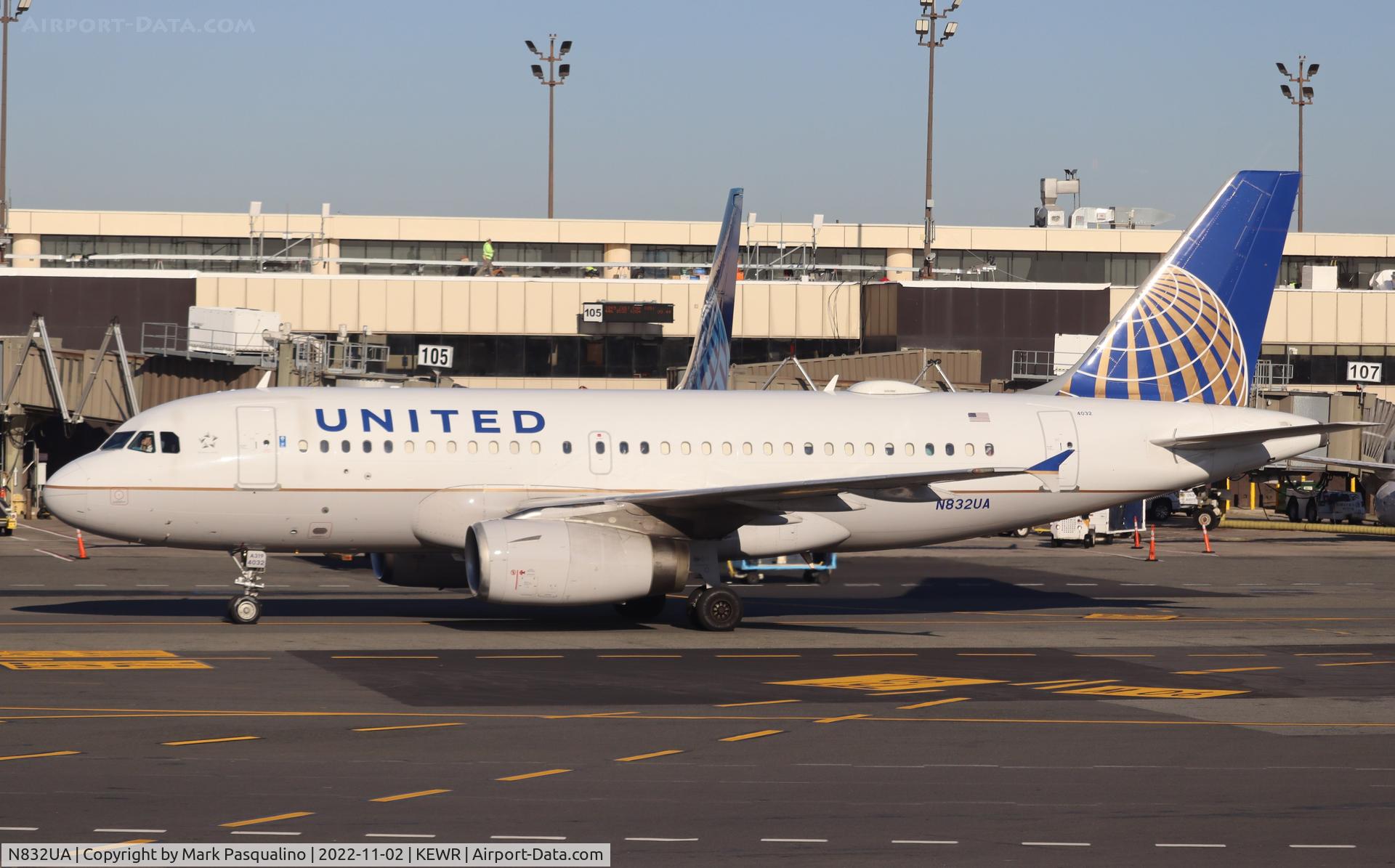 N832UA, 2000 Airbus A319-131 C/N 1321, Airbus A319-131