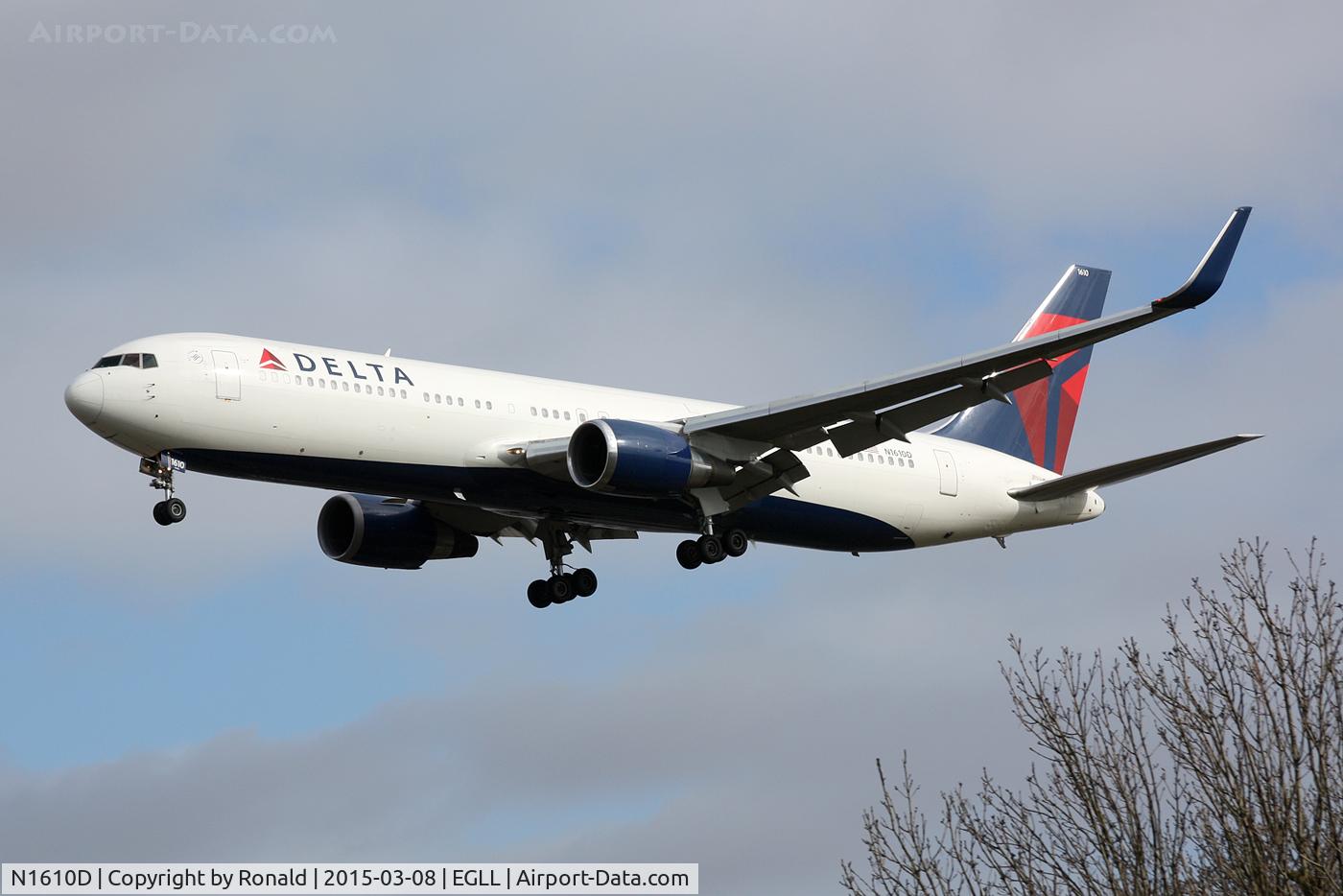 N1610D, 2000 Boeing 767-332 C/N 30594, at lhr