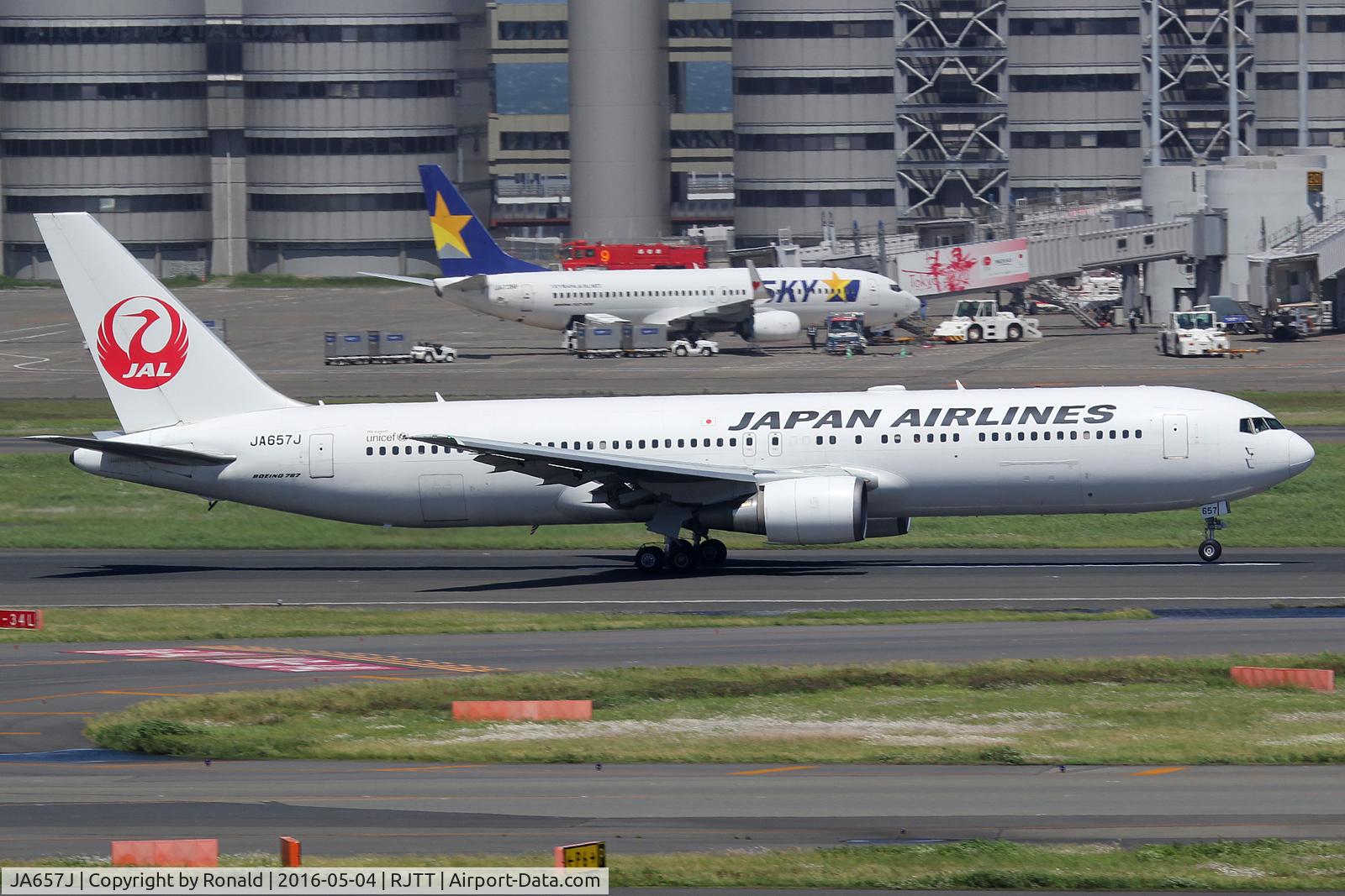 JA657J, 2011 Boeing 767-346/ER C/N 40369, at hnd