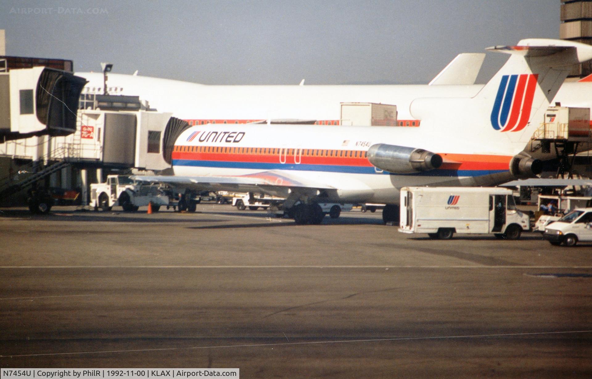 N7454U, 1979 Boeing 727-222 C/N 21908, N7454U 1979 B727-200 United LAX