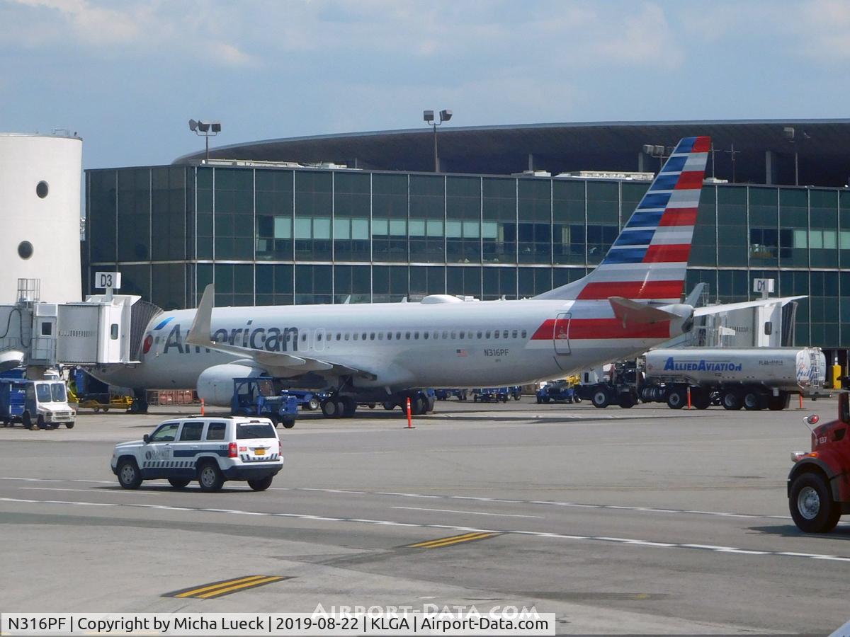N316PF, 2017 Boeing 737-823 C/N 31262, At La Guardia