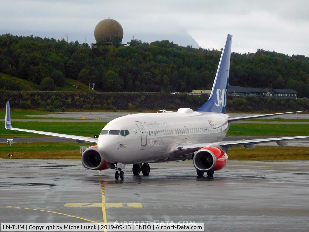LN-TUM, 2002 Boeing 737-705 C/N 29098, Arriving in Bodø