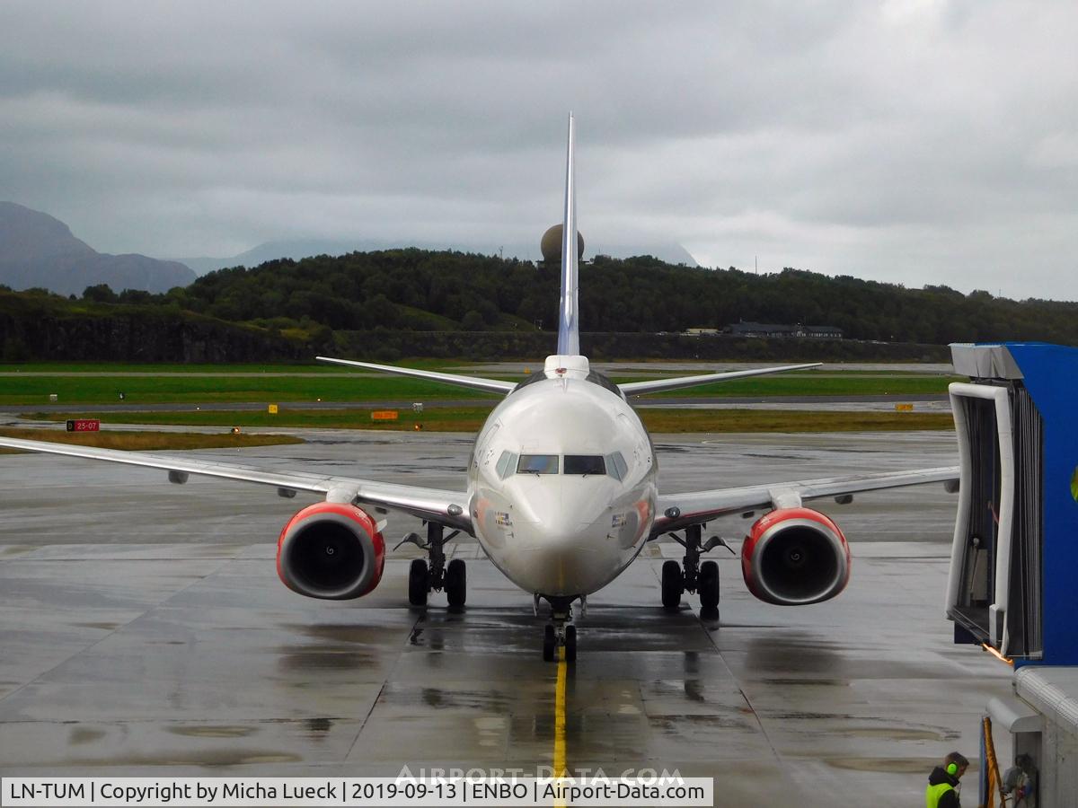 LN-TUM, 2002 Boeing 737-705 C/N 29098, At Bodø