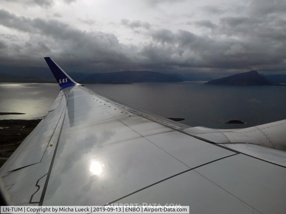 LN-TUM, 2002 Boeing 737-705 C/N 29098, Climbing out of Bodø on a glooming day