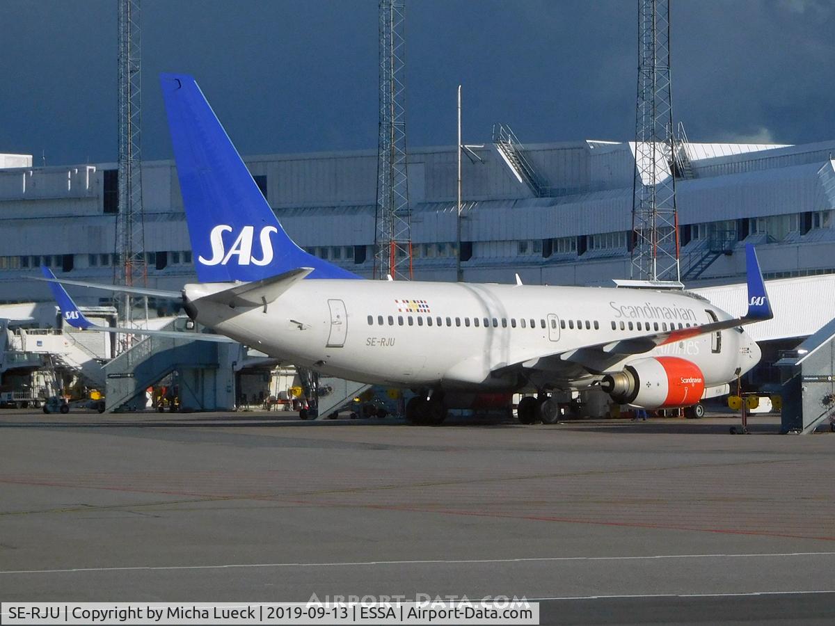 SE-RJU, 2002 Boeing 737-76N C/N 29885, At Arlanda