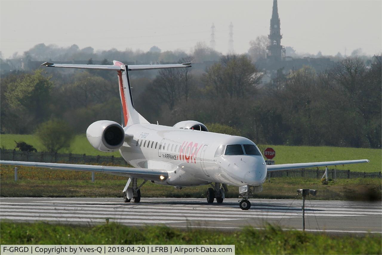 F-GRGD, 1998 Embraer EMB-145EU (ERJ-145EU) C/N 145043, Embraer ERJ-145EU, Lining up rwy 07R, Brest-Bretagne airport (LFRB-BES)