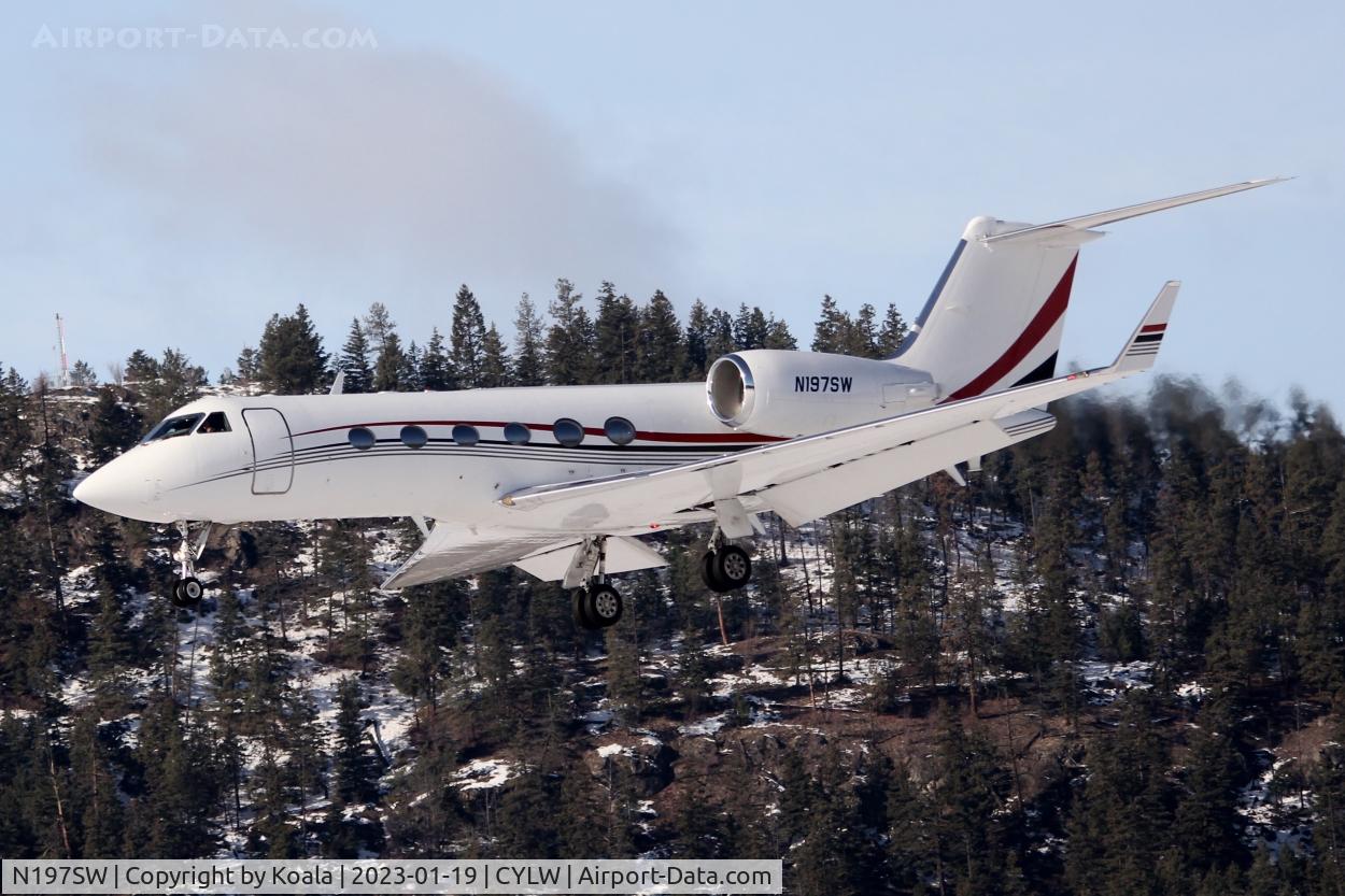 N197SW, 2000 Gulfstream Aerospace G-IV C/N 1413, Arrival from Hailey (SUN, ID).