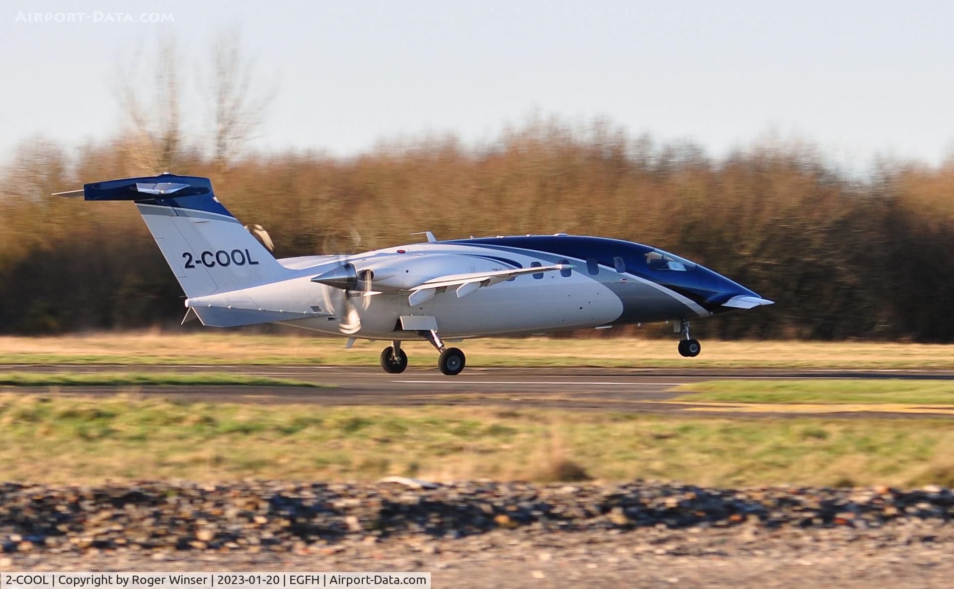 2-COOL, 2007 Piaggio P-180 Avanti II C/N 1149, Visiting Avanti II departing Runway 04.