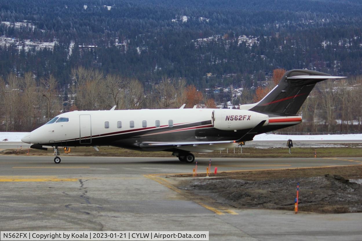 N562FX, 2021 Bombardier BD-100-1A10 Challenger 350 C/N 20894, Arrival from White Plains (HPN, NY).