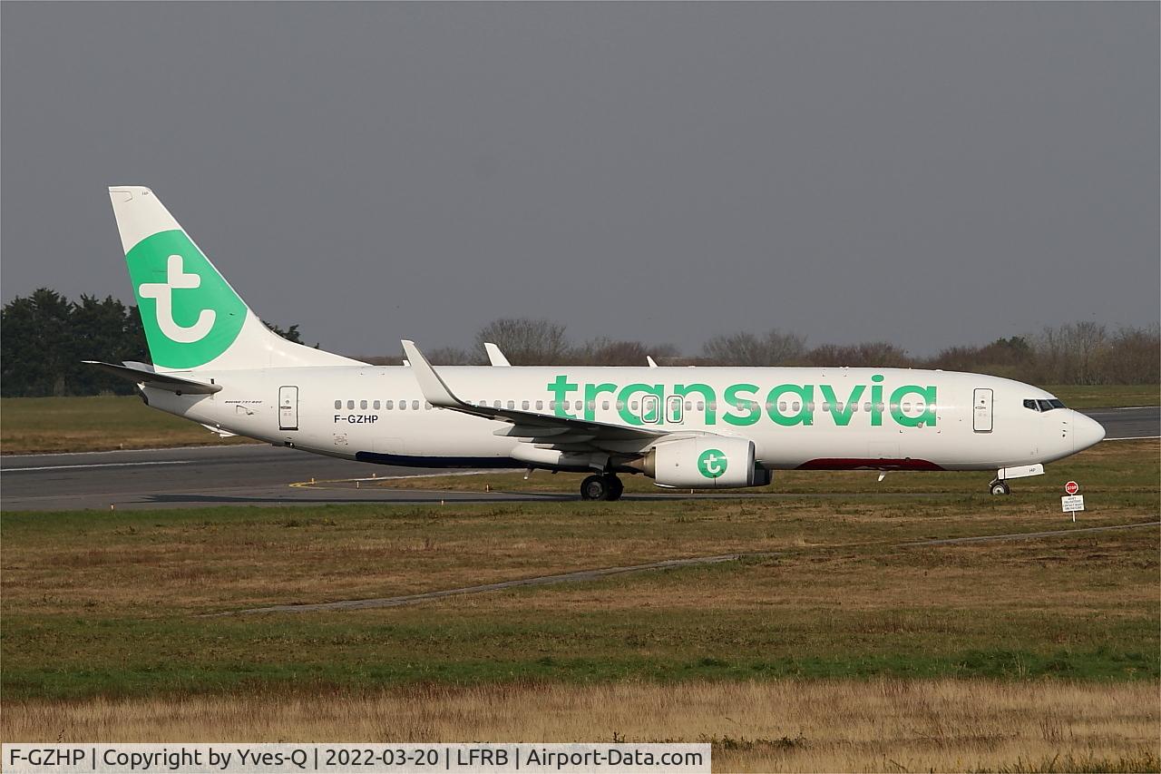 F-GZHP, 2000 Boeing 737-8K2 C/N 44566, Boeing 737-8K2, Taxiing, Brest-Bretagne Airport (LFRB-BES)