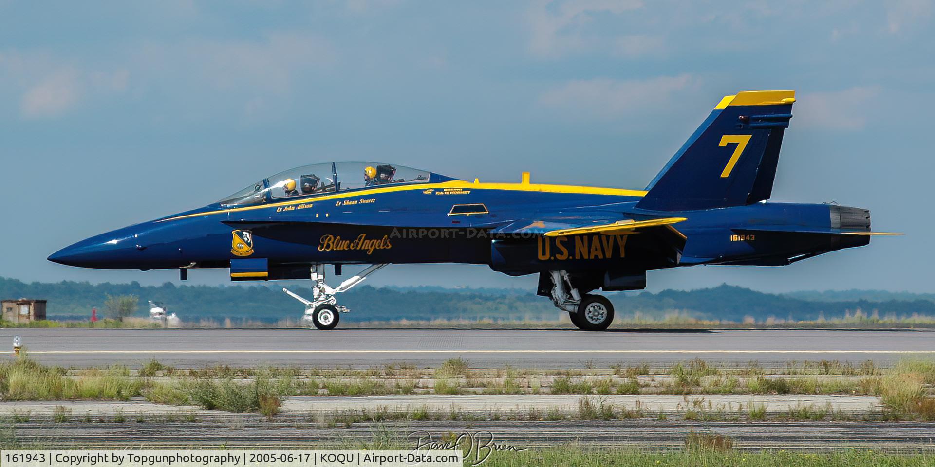 161943, McDonnell Douglas F/A-18B Hornet C/N 0150, Media ride taxing back