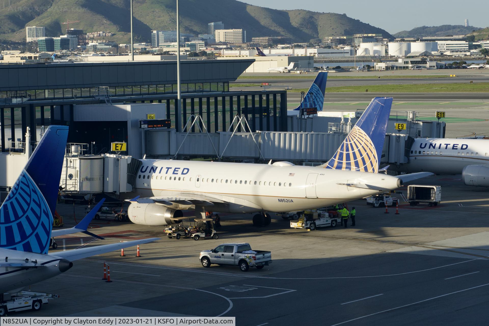 N852UA, 2002 Airbus A319-131 C/N 1671, SFO 2023.