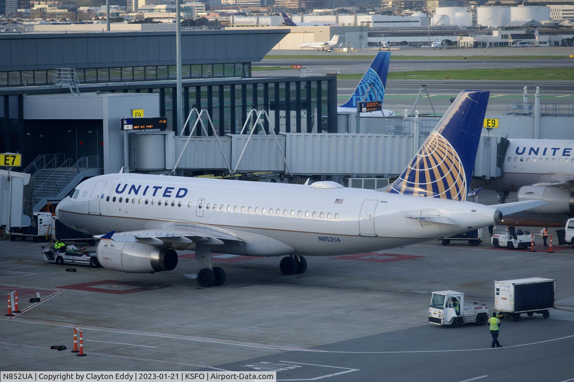 N852UA, 2002 Airbus A319-131 C/N 1671, SFO 2023.
