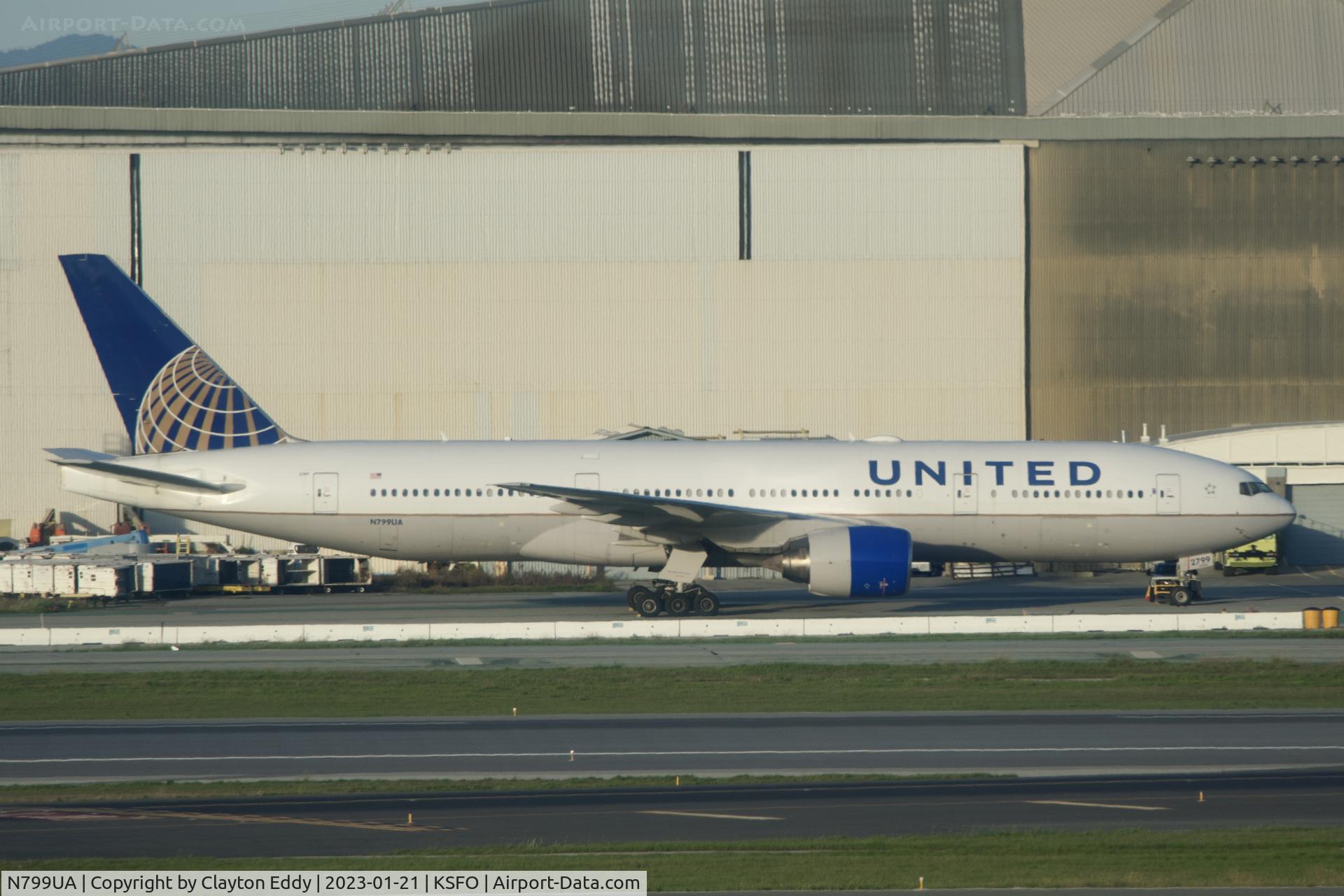 N799UA, 1998 Boeing 777-222 C/N 26926, SFO 2023.