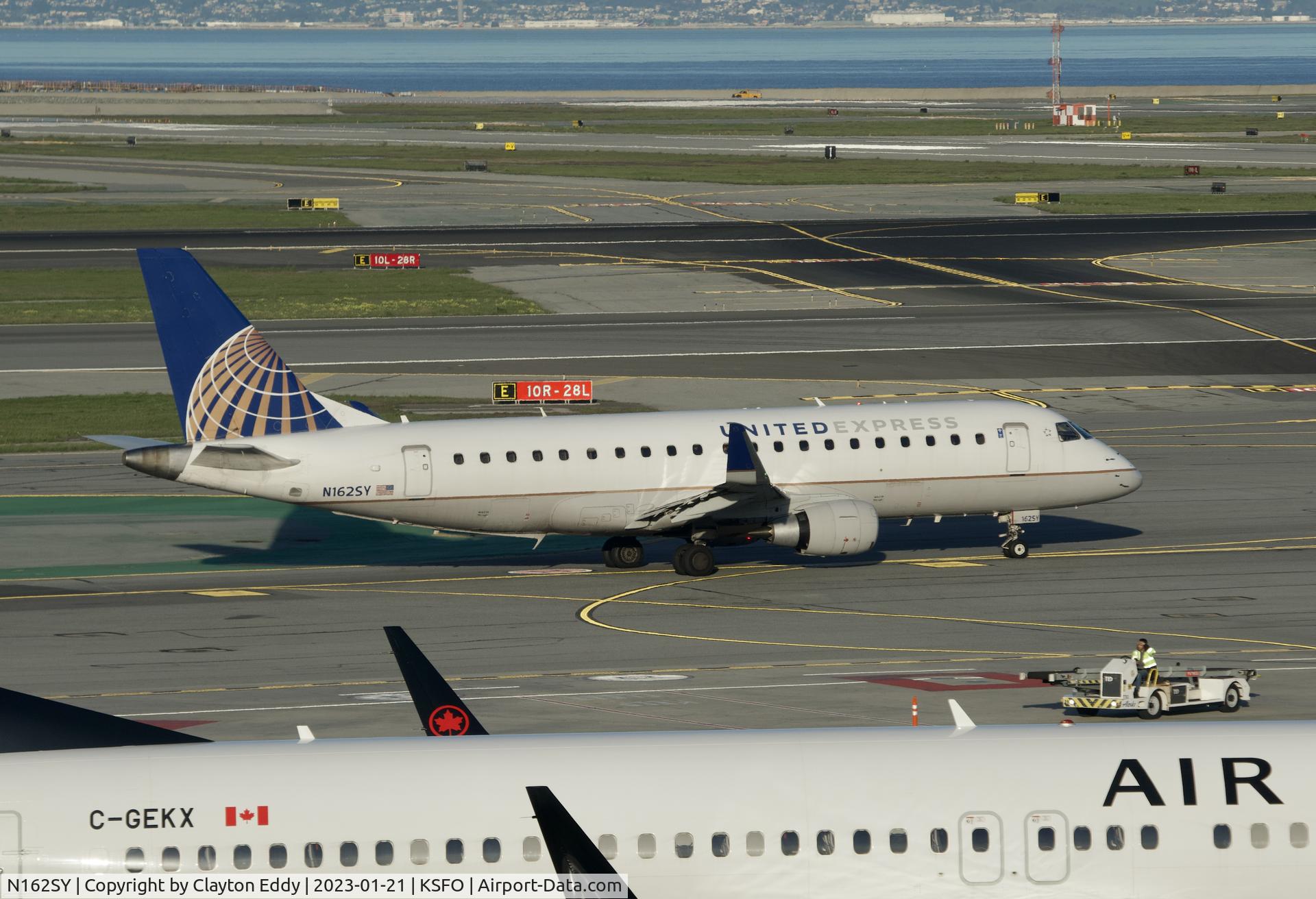 N162SY, 2016 Embraer 175LR (ERJ-170-200LR) C/N 17000576, SFO 2023.