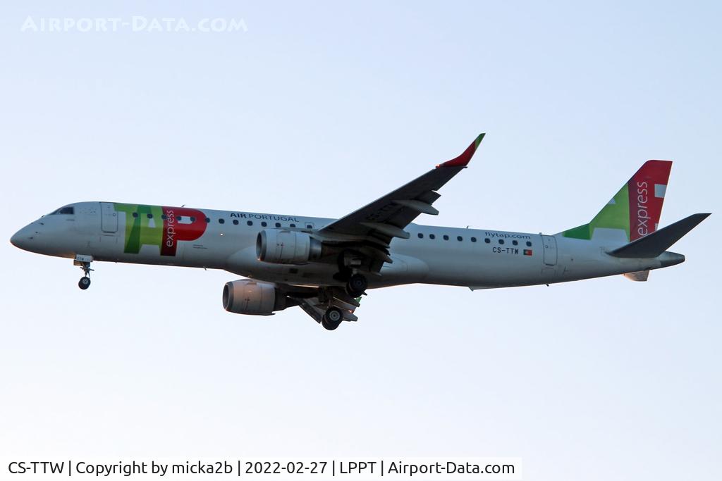 CS-TTW, 2010 Embraer 195LR (ERJ-190-200LR) C/N 19000407, Landing