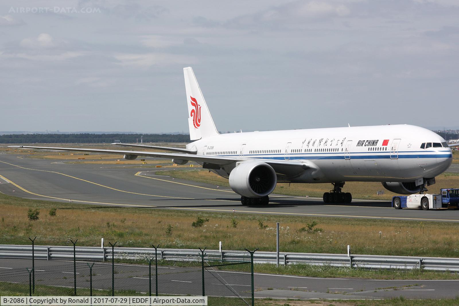 B-2086, 2011 Boeing 777-39L/ER C/N 38667, at fra