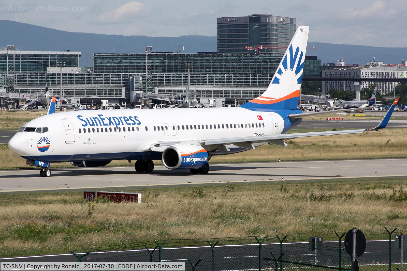 TC-SNV, 1998 Boeing 737-86J C/N 28072, at fra