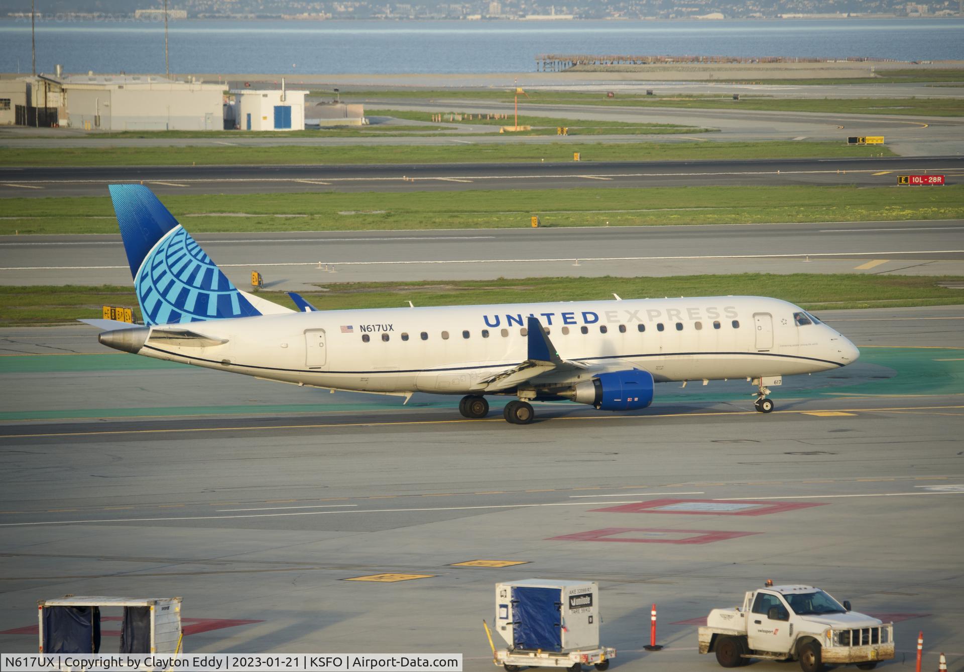N617UX, 2019 Embraer 175LR (ERJ-170-200LR) C/N 17000819, SFO 2023.