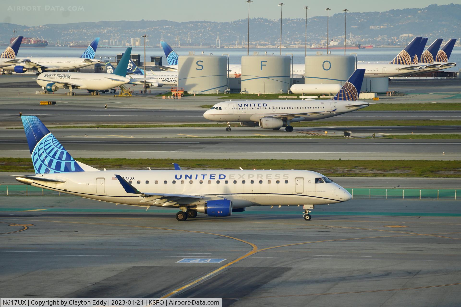 N617UX, 2019 Embraer 175LR (ERJ-170-200LR) C/N 17000819, SFO 2023.