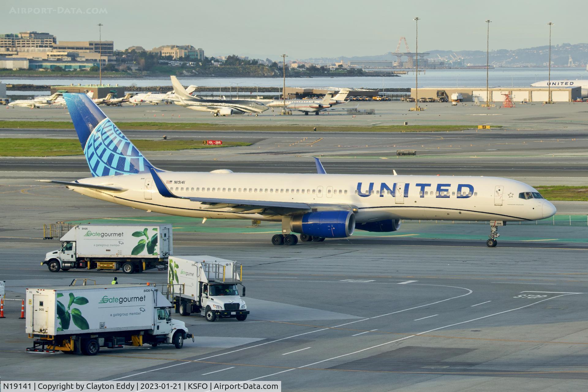 N19141, 2000 Boeing 757-224 C/N 30354, SFO 2023.
