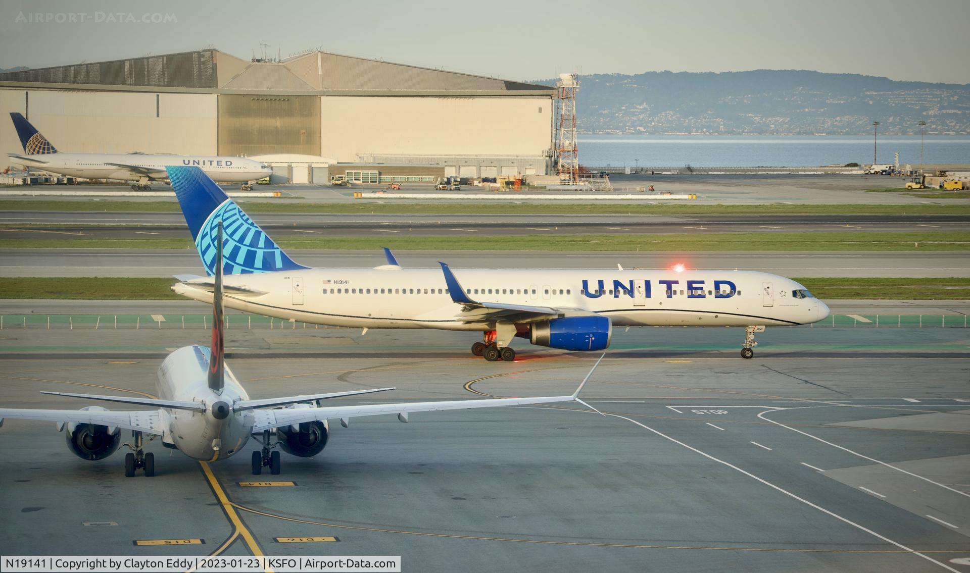 N19141, 2000 Boeing 757-224 C/N 30354, SFO 2023.