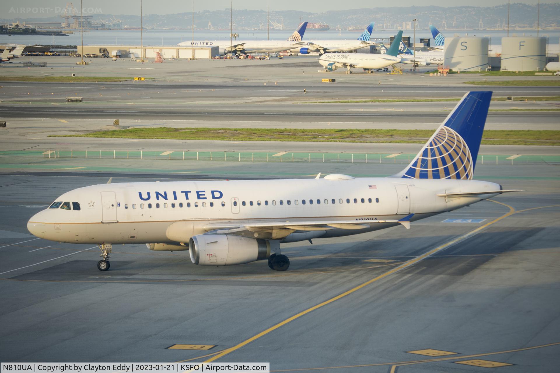 N810UA, 1998 Airbus A319-131 C/N 843, SFO 2023.