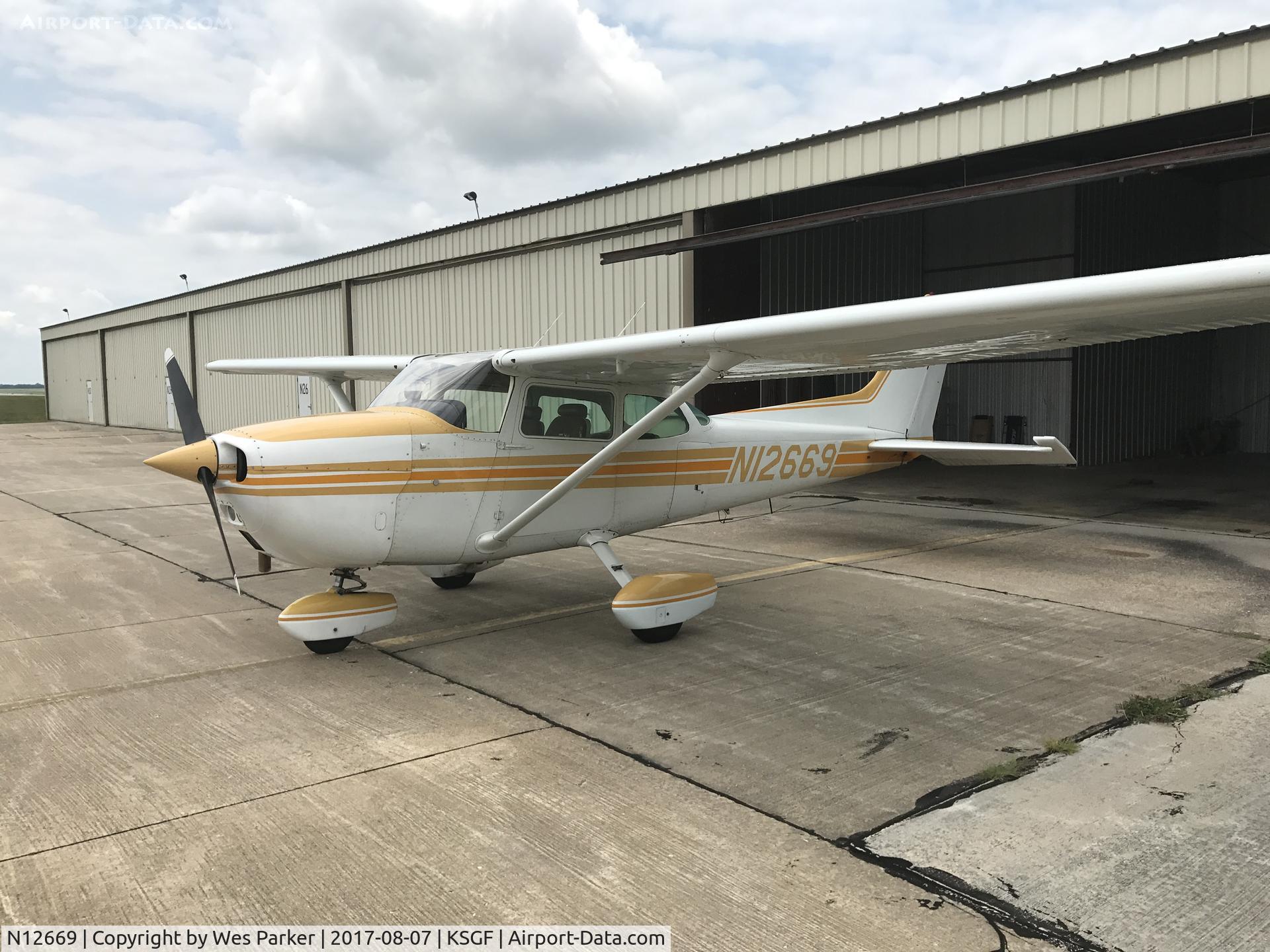 N12669, 1973 Cessna 172M C/N 17262162, N12669 @ KSGF